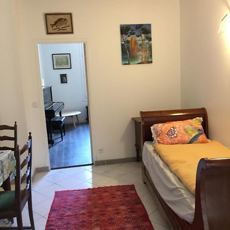 Proche Du Chateau De Versaillles Une Chambre Avec Jardin 베흑사이으 외부 사진